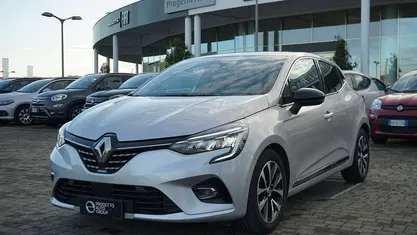 Grigio met Usata 2022 Renault Clio V Intens Tre volumi | 14.900 € (Buon prezzo)