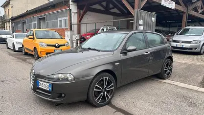 Usata Alfa Romeo 147 105 CV (77 kW) 2008 Grigio Utilitaria
