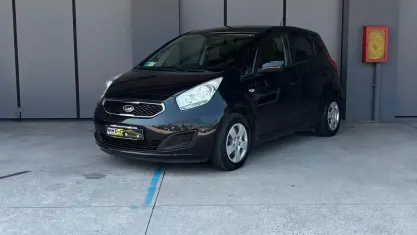 Usata Kia Venga 90 CV (66 kW) 2013 Nero Utilitaria