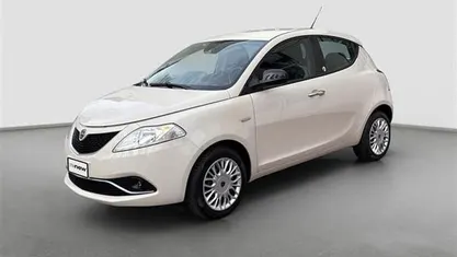 Usata Lancia Ypsilon Gold 69 CV (50 kW) 2016 Beige Utilitaria