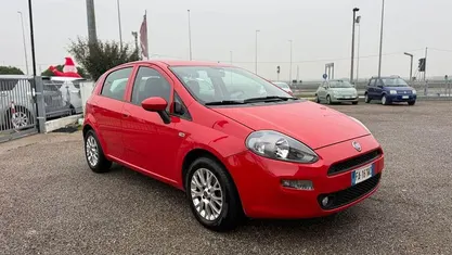 Usata Fiat Punto Lounge 84 CV (61 kW) 2015 Rosso Berlina