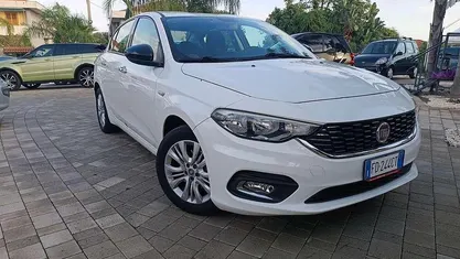 Bianco Usata 2016 Fiat Tipo Opening Edition Tre volumi | 5900 € (Buon prezzo)