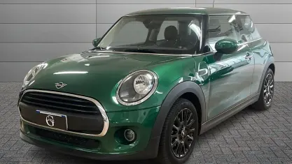 Usata Mini Cooper 75 CV (55 kW) 2019 Island blue met Utilitaria