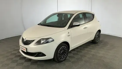 Usata Lancia Ypsilon 70 CV (51 kW) 2023 Bianco Utilitaria