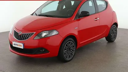 Rosso Usata 2023 Lancia Ypsilon Gold Due volumi | 11.099 € (Ottimo prezzo)