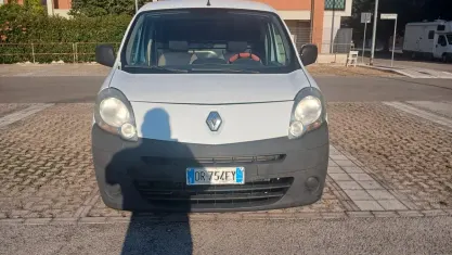 Usata Renault Kangoo 90 CV (66 kW) 2010 Bianco Monovolume