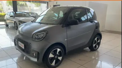 Usata Smart ForTwo Electric Drive Passion 60 kW (82 CV) 2023 Grigio Utilitaria