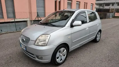 Usata Kia Picanto 75 CV (55 kW) 2006 Argento Utilitaria