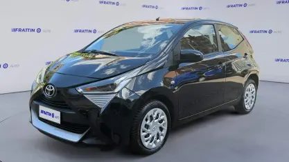 Usado Toyota Aygo Connect Style 72 CV (52 kW) 2020 Negro Utilitario