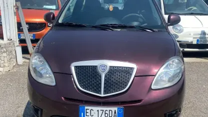 Usata Lancia Ypsilon 75 CV (55 kW) 2010 Viola Utilitaria