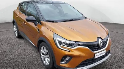 Usata Renault Captur Intens 95 CV (69 kW) 2020 Oro SUV