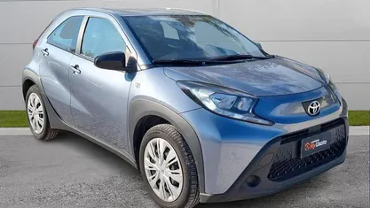 Usata Toyota Aygo X 98 CV (72 kW) 2025 Persian salt metallic SUV