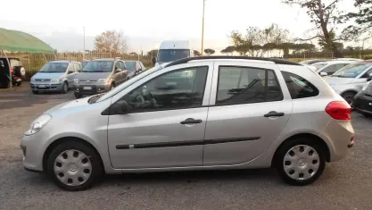 Usata Renault Clio II Dynamique 75 CV (55 kW) 2008 Grigio Berlina
