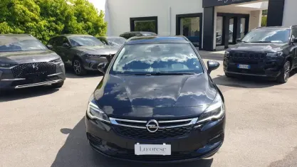 Begagnad Opel Astra Business 95 HK (69 kW) 2018 Svart Kombi