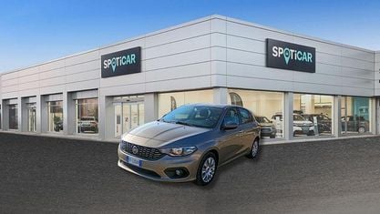 Usado Fiat Tipo Lounge 120 HP (88 kW) 2016 Bege Sedan