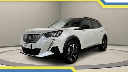 Usata Peugeot e-2008 GT 100 kW (136 CV) 2021 Bianco / perlato SUV