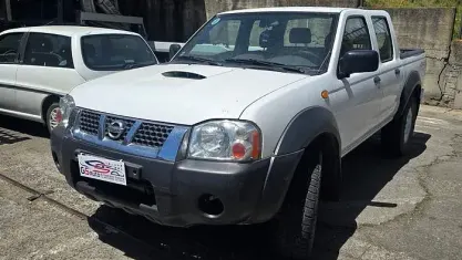 Usata Nissan Navara XE 174 CV (127 kW) 2006 Bianco Pick-up