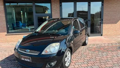 Usata Ford Fiesta 68 CV (50 kW) 2008 Nero Utilitaria