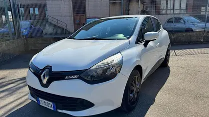 Begagnad Renault Clio IV 90 HK (66 kW) 2016 Vit Sedan