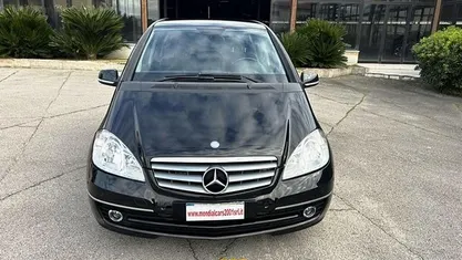 Nero Usata 2010 Mercedes A180 Elegance Tre volumi | 4500 € (Buon prezzo)