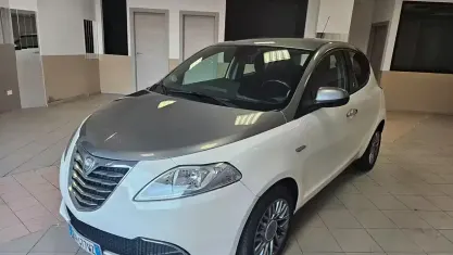Usata Lancia Ypsilon Silver 69 CV (50 kW) 2012 Bianco Utilitaria