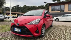 Rosso Usata 2017 Toyota Yaris Hybrid Active Tre volumi | 7000 € (Buon prezzo)