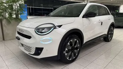 Nuova Fiat 600 La Prima 101 CV (74 kW) 2025 Blu/azzurro(met.) SUV