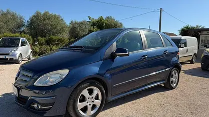 Usata Mercedes B200 140 CV (102 kW) 2010 Blu Monovolume