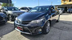 Usata 2014 Toyota Auris Hybrid Active Tre volumi | 8990 € (Buon prezzo)
