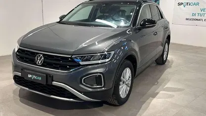 Usata VW T-Roc Life 150 CV (110 kW) 2023 Grigio SUV