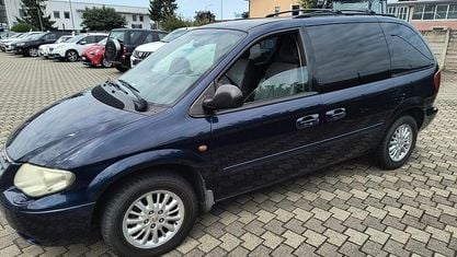 Usata Chrysler Voyager 143 CV (105 kW) 2007 Blu Monovolume
