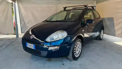 Usata Fiat Punto Lounge 69 CV (50 kW) 2015 Blu Utilitaria