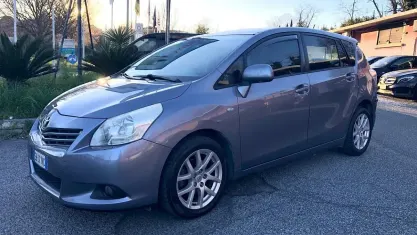 Usata Toyota Verso Sol 126 CV (92 kW) 2010 Grigio Monovolume