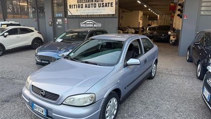 Usata Opel Astra Club 68 CV (50 kW) 2000 Argento Berlina