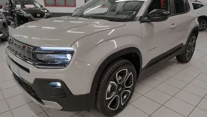 Begagnad Jeep Avenger Summit 101 HK (74 kW) 2025 Beige SUV