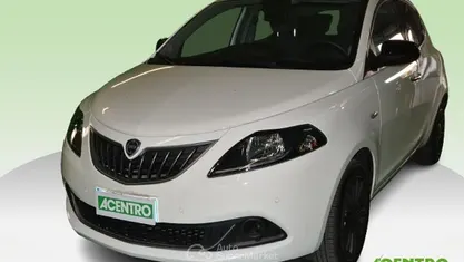 Usata Lancia Ypsilon Silver 69 CV (50 kW) 2021 Bianco Utilitaria
