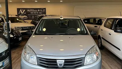 Usata Dacia Sandero Lauréate 72 CV (52 kW) 2010 Berlina