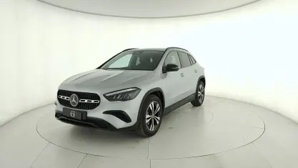 Nuova Mercedes GLA200 150 CV (110 kW) 2026 Nero notte SUV