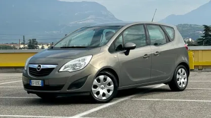 Usata Opel Meriva 130 CV (95 kW) 2011 Oro Monovolume