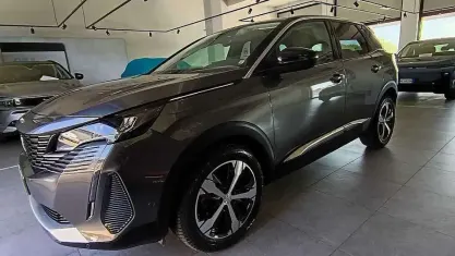 Usata Peugeot 3008 Allure 131 CV (96 kW) 2022 Grigio SUV