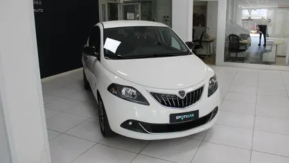 Bianco Usata 2023 Lancia Ypsilon Gold Due volumi | 13.500 € (Buon prezzo)