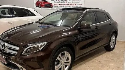 Usata Mercedes GLA200 135 CV (99 kW) 2015 Marrone SUV