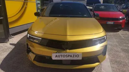 Usata Opel Astra GS Line 131 CV (96 kW) 2022 Giallo(met.) Berlina