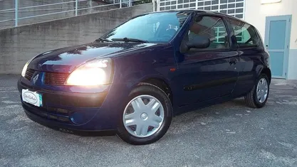 Blu Usata 2002 Renault Clio II Authentique Tre volumi | 2990 €