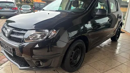 Usata Dacia Sandero Lauréate 76 CV (55 kW) 2014 Nero Berlina