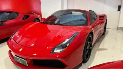 Usata Ferrari 488 669 CV (492 kW) 2018 Rosso Cabrio