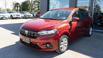 Usata Dacia Sandero Comfort 101 CV (74 kW) 2022 Rosso bordeaux Berlina