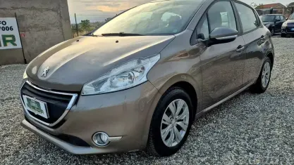 Usata Peugeot 208 82 CV (60 kW) 2013 Marrone Utilitaria