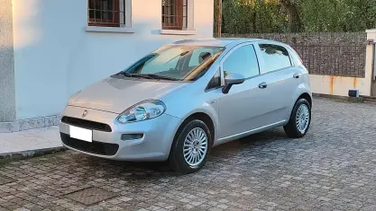 Usata Fiat Punto Lounge 77 CV (56 kW) 2016 Argento Berlina