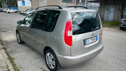 Usata Skoda Roomster Active 75 CV (55 kW) 2014 Grigio Monovolume